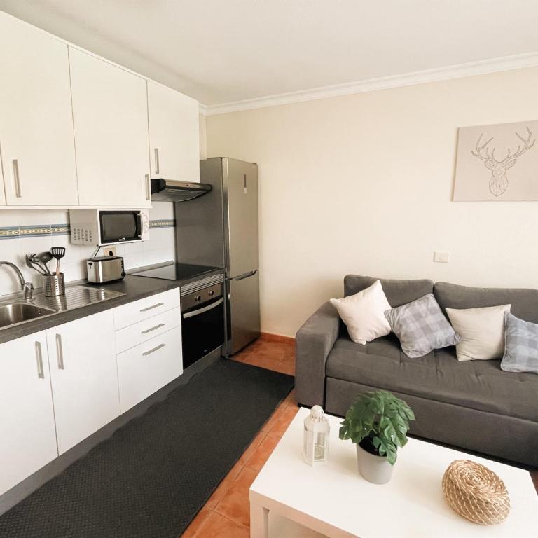 Arcade Apartments - Centrally located apartment perfect for home office & surfing - 15