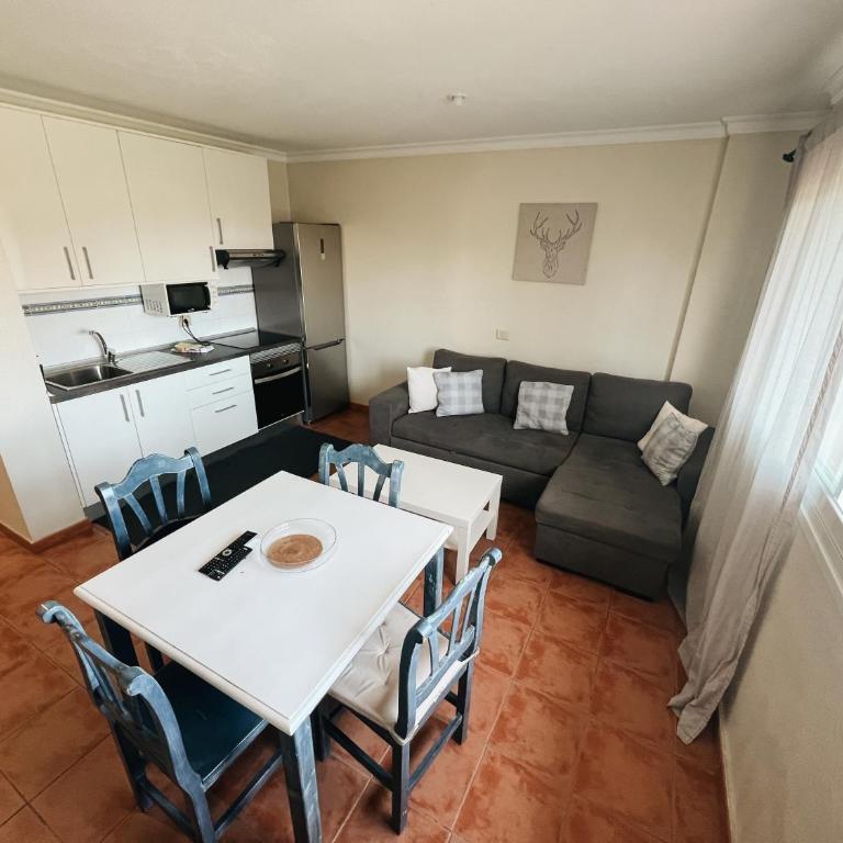 Arcade Apartments - Centrally located apartment perfect for home office & surfing - 18