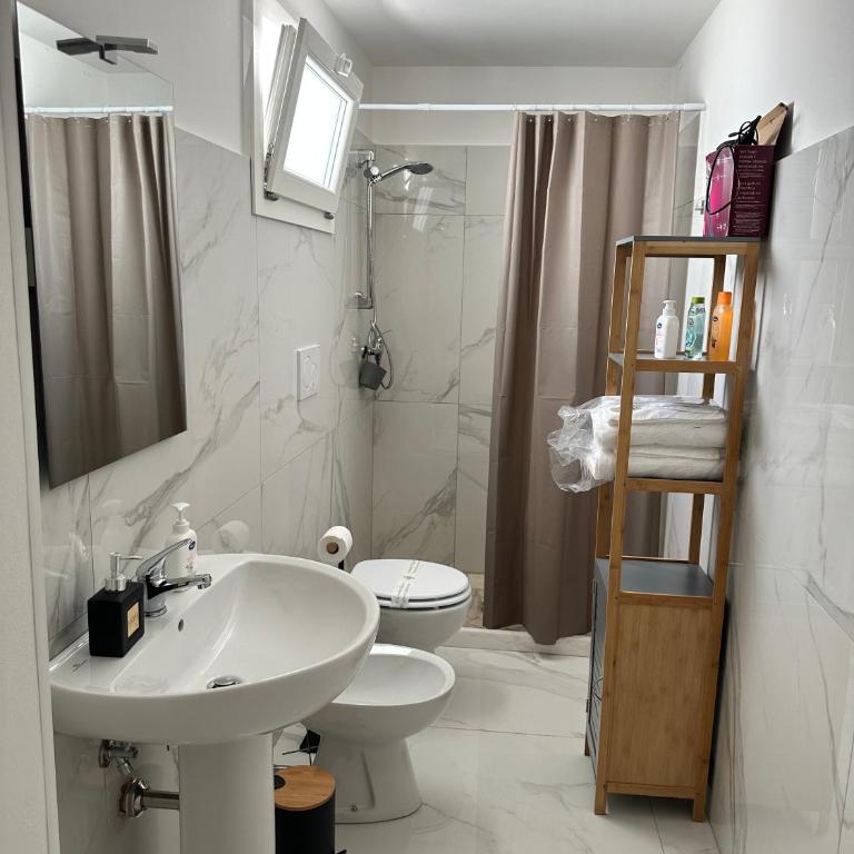 Villetta Lucia - Camera Quadrupla con Bagno Privato - 3