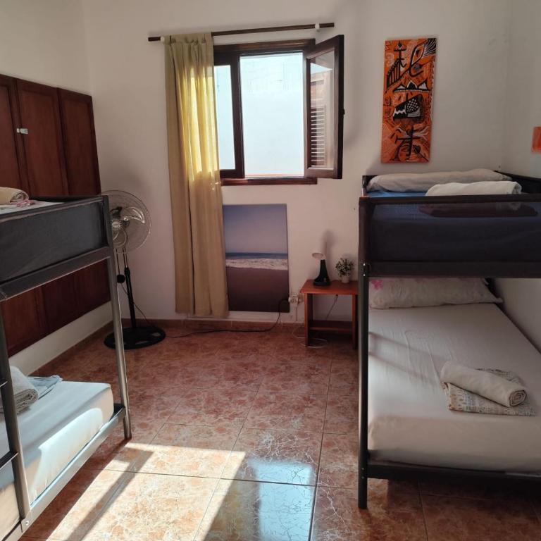 Hostel Banana Surf House - Cama en habitación compartida mixta de 4 camas - 1