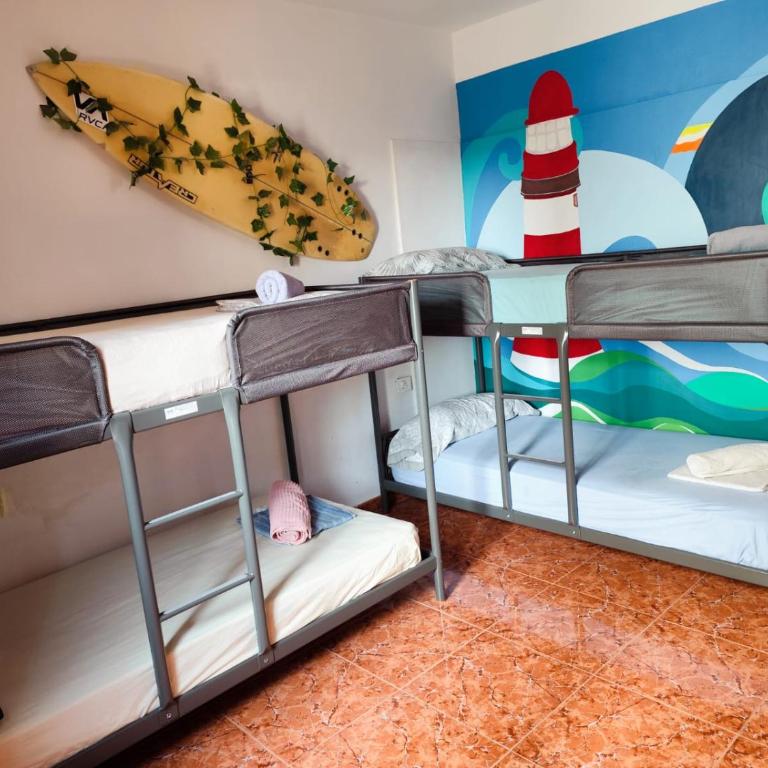 Hostel Banana Surf House - Cama en habitación compartida masculina de 4 camas - 9