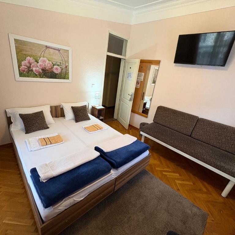 Hostel Dino - Trokrevetna Soba sa Zajedničkim Kupatilom - 8
