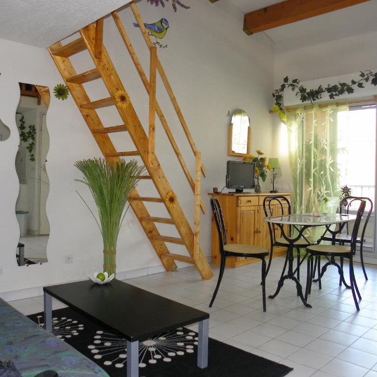 Appartement avec chambre et mezzanine à proximité de la mer - Two-Bedroom Apartment - 1
