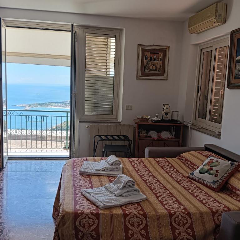 Holiday Room "Pomelia 2" Taormina - Camera Matrimoniale con Balcone e Vista Mare - 1