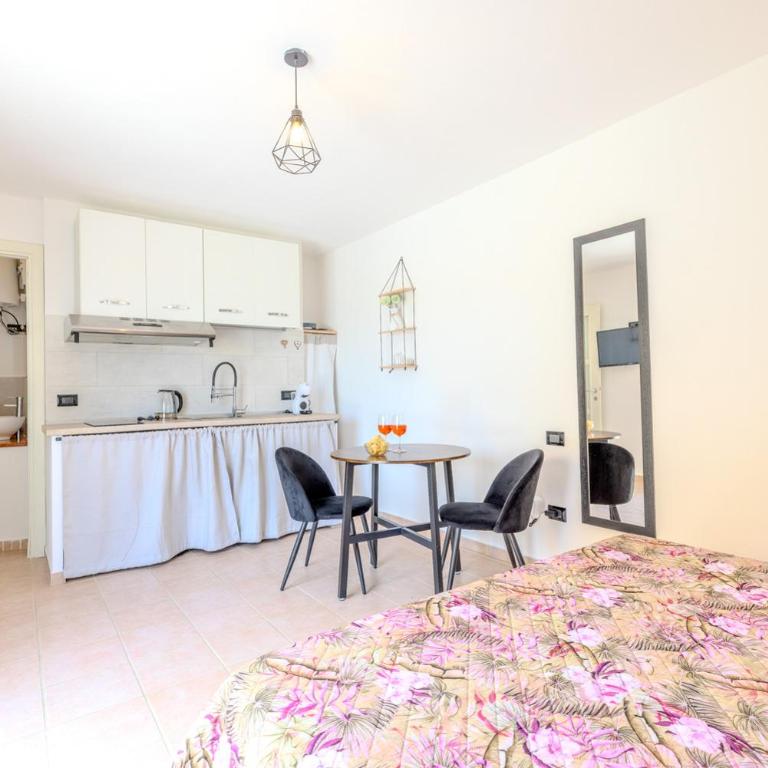 Splendido Monolocale con Giardino Olbia - One-Bedroom Apartment - 4