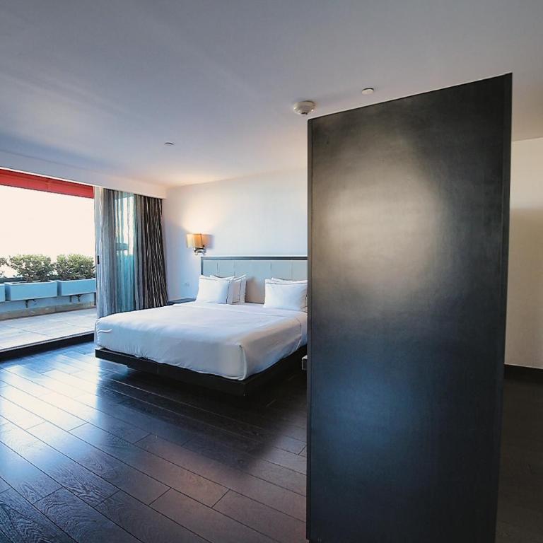 Hilton DoubleTree Guadalajara Centro Historico - Suite con 1 dormitorio, cama extragrande y terraza - 8
