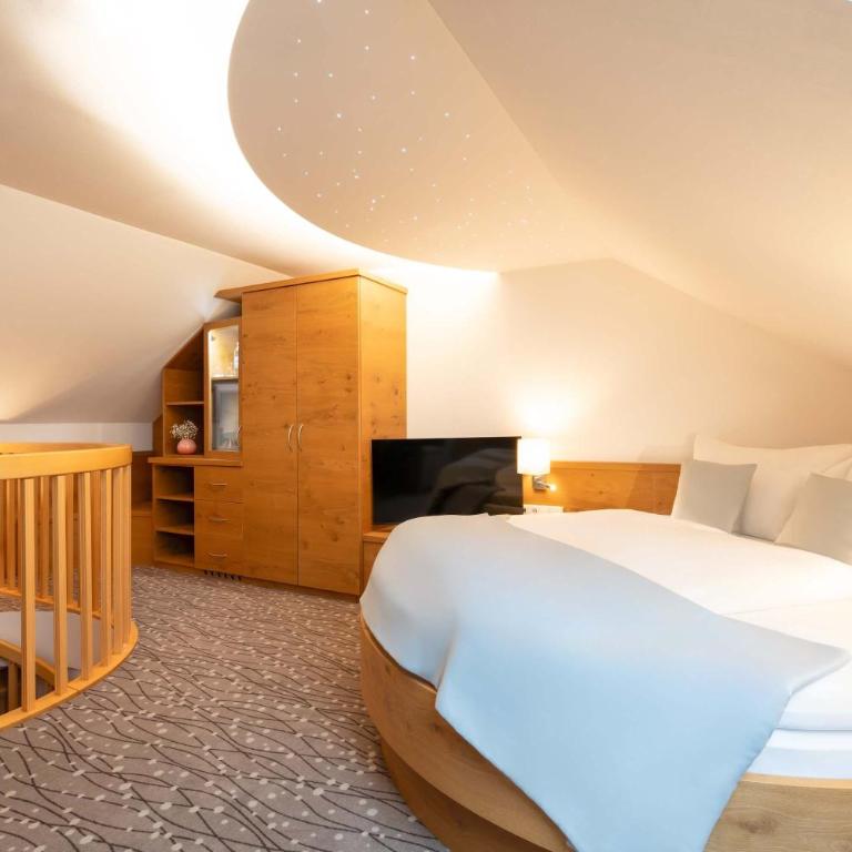 Romantik Hotel Die Gersberg Alm mit Panoramablick auf Salzburg und Outdoor Pool ab Mai - Suite mit Stadtblick - 6