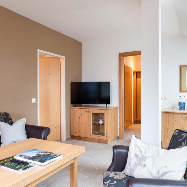 Romantik Hotel Die Gersberg Alm mit Panoramablick auf Salzburg und Outdoor Pool ab Mai - Suite mit Bergblick - 2