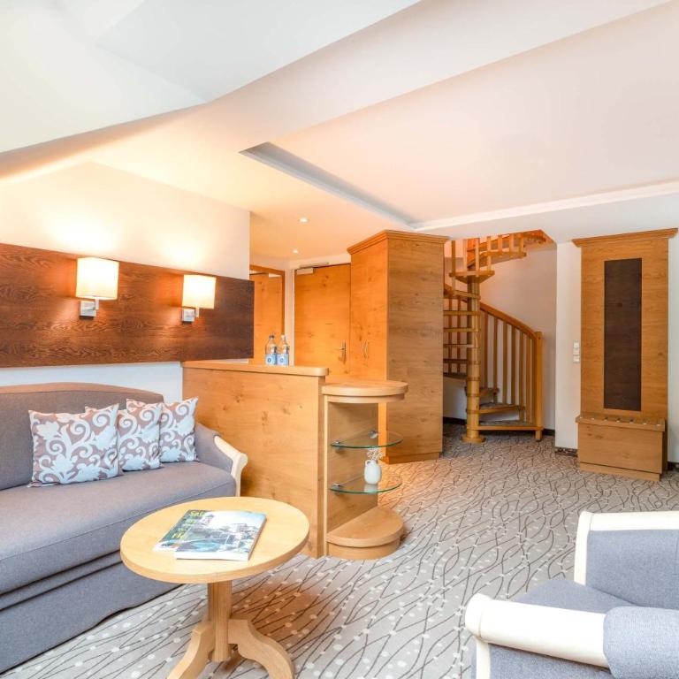 Romantik Hotel Die Gersberg Alm mit Panoramablick auf Salzburg und Outdoor Pool ab Mai - Suite mit Stadtblick - 3