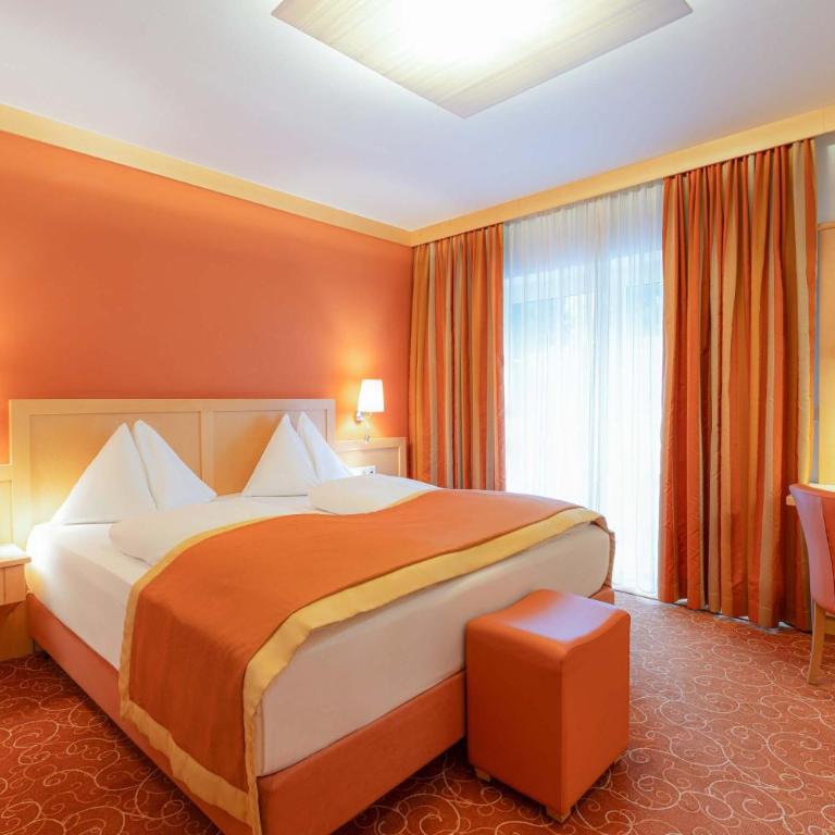 Romantik Hotel Die Gersberg Alm mit Panoramablick auf Salzburg und Outdoor Pool ab Mai - Comfort Doppelzimmer mit Balkon - 4
