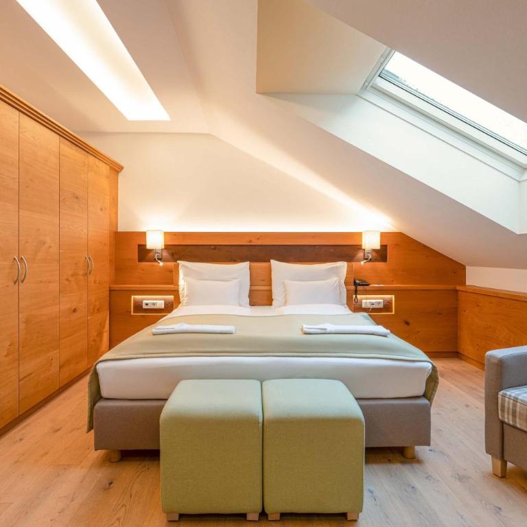 Romantik Hotel Die Gersberg Alm mit Panoramablick auf Salzburg und Outdoor Pool ab Mai - Deluxe Suite - 6