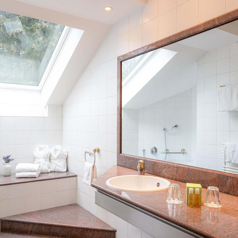 Romantik Hotel Die Gersberg Alm mit Panoramablick auf Salzburg und Outdoor Pool ab Mai - Suite mit Bergblick - 3