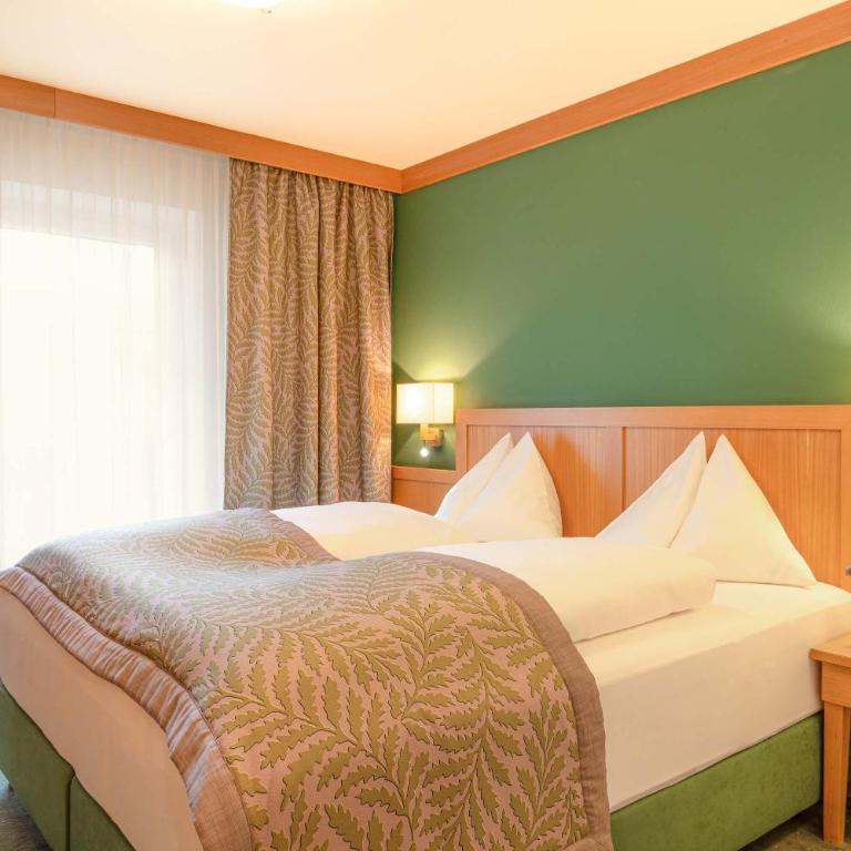 Romantik Hotel Die Gersberg Alm mit Panoramablick auf Salzburg und Outdoor Pool ab Mai - Comfort Doppelzimmer mit Balkon - 2