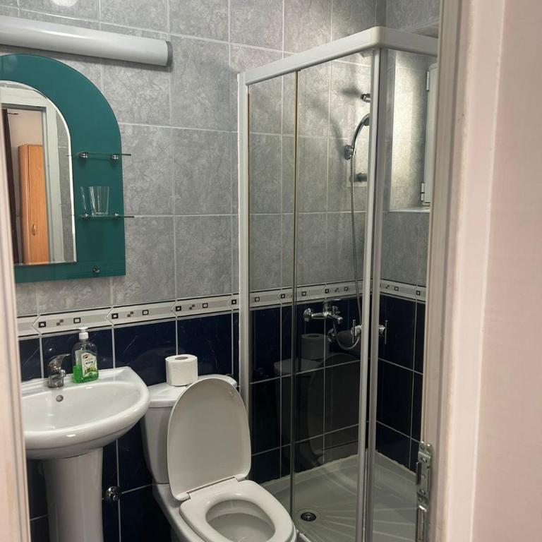 Tomy Garden House - Dvokrevetna Soba sa Bračnim Krevetom i Balkonom - 6