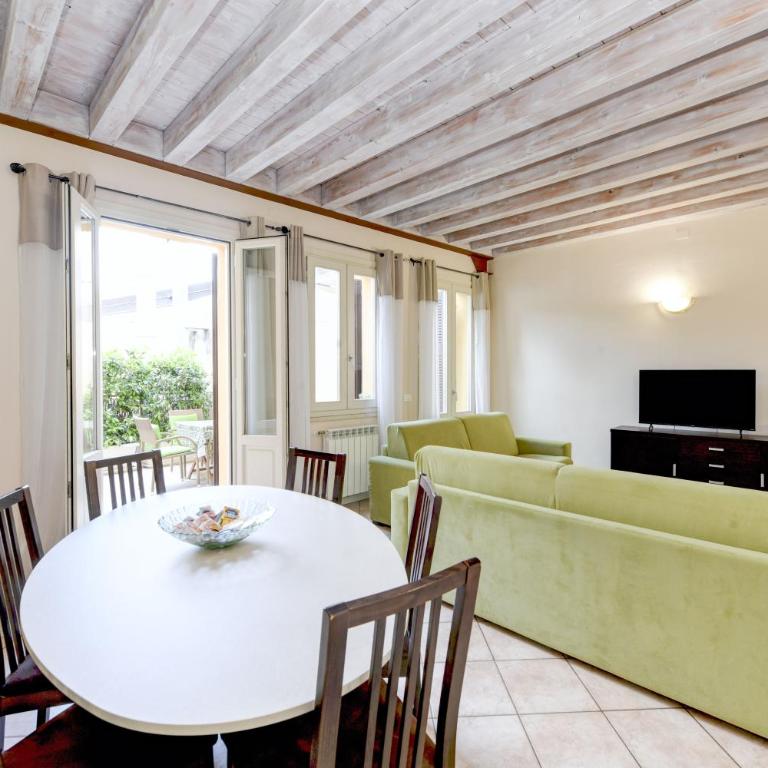 Flowers Apartments - Appartamento Deluxe con 2 Camere da Letto e Balcone - 4