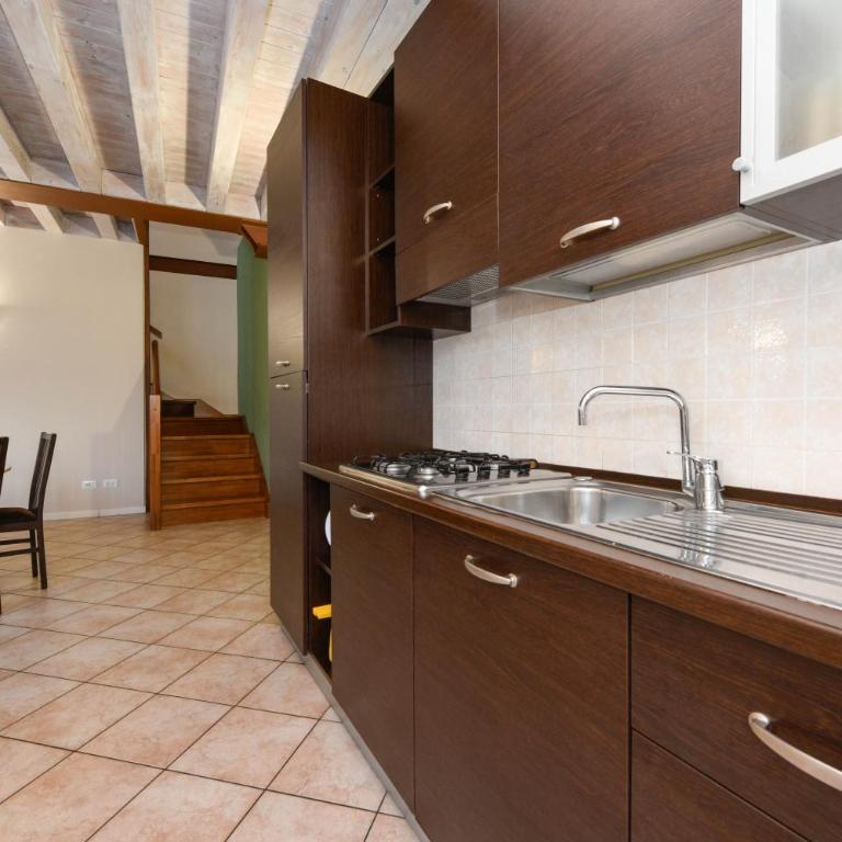 Flowers Apartments - Appartamento Deluxe con 2 Camere da Letto e Balcone - 18