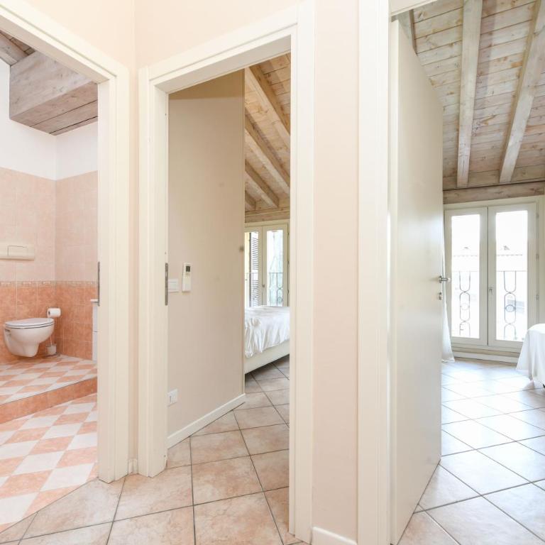 Flowers Apartments - Appartamento Deluxe con 2 Camere da Letto e Balcone - 17