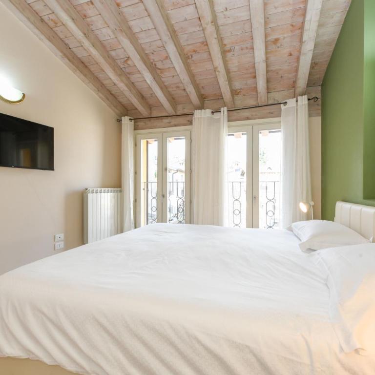Flowers Apartments - Appartamento Deluxe con 2 Camere da Letto e Balcone - 6