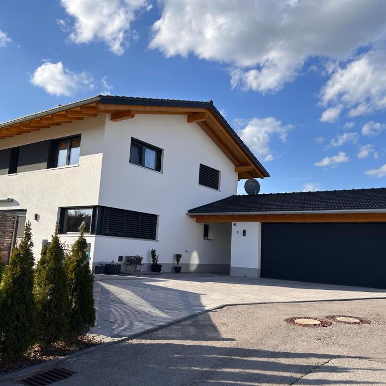 Apartment im Souterrain mit Terrasse - Apartment mit 1 Schlafzimmer - 1