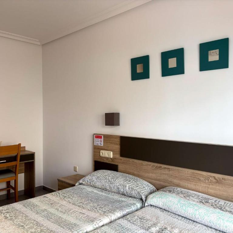 Hostal El Trovador - Habitación Doble Estándar - 2 camas - 4