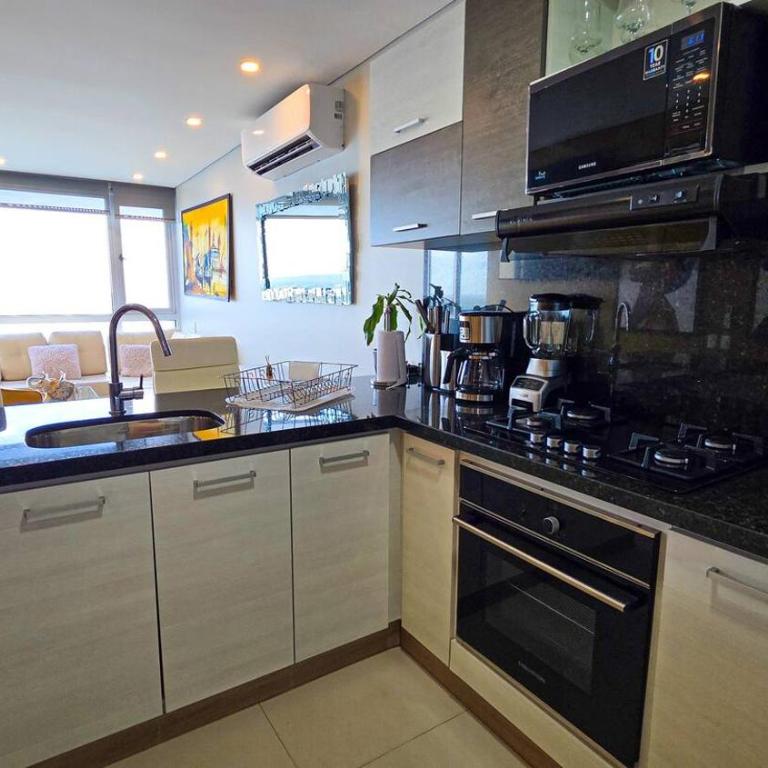 Oceanview Suite with two Pools, Gym & Guest Access - Penthouse Apartment - 17