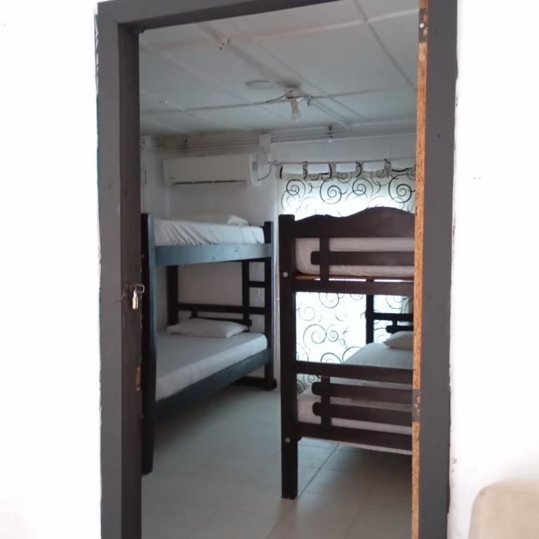 Shanty hostal - Habitación Compartida Mixta - 4 camas - 8