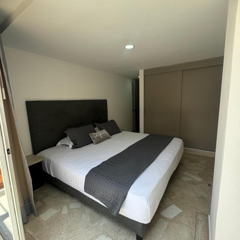 Excelente ubicación junto al Estadio y la 70 muy central - Two-Bedroom Apartment with Balcony and Terrace - 6