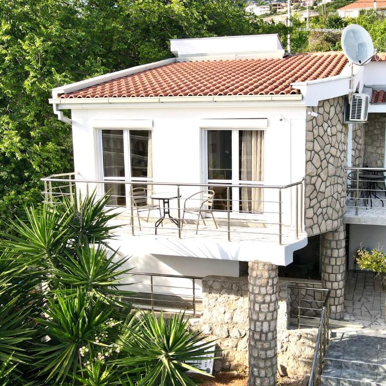 Villa Radis - Deluks Apartman sa 2 Spavaće Sobe i Balkonom - 1