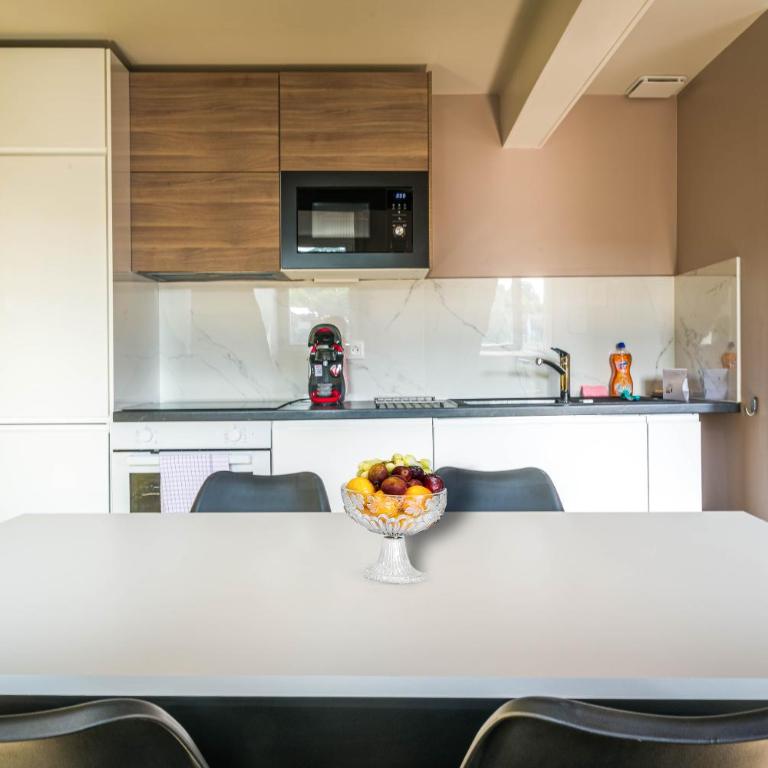 CENTRE VILLE, plusieurs appartements rénovés lumineux dans meme immeuble - Appartement 3 Chambres avec Vue - 20