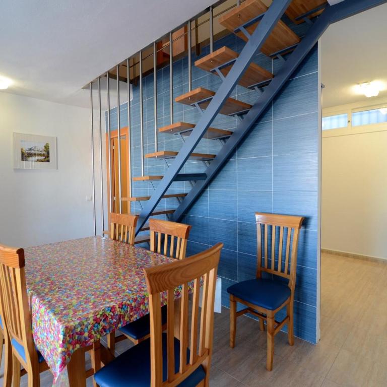 Apartment in Spain near Sandy Beach - Three-Bedroom Apartment - 4