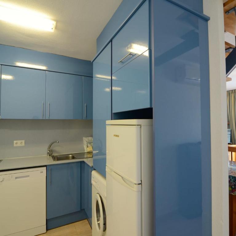 Apartment in Spain near Sandy Beach - Three-Bedroom Apartment - 9