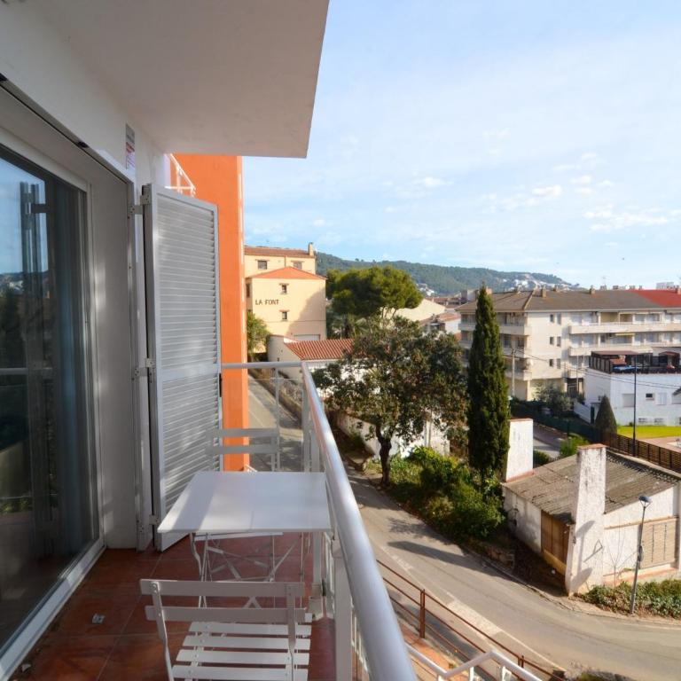 Apartment in Spain near Sandy Beach - Three-Bedroom Apartment - 6