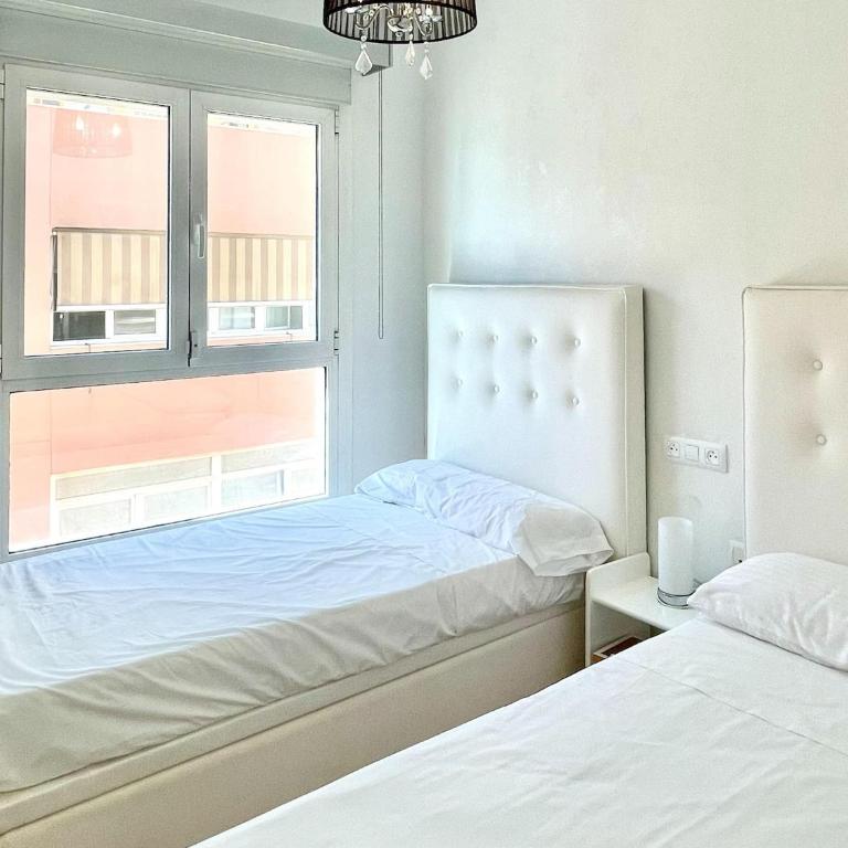 Apartment in Roquetas near Beaches - Three-Bedroom Apartment - 8