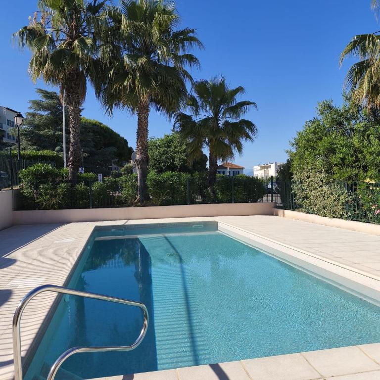 Charmant 2 pieces avec parking privé et piscine - Apartment mit 1 Schlafzimmer - 1
