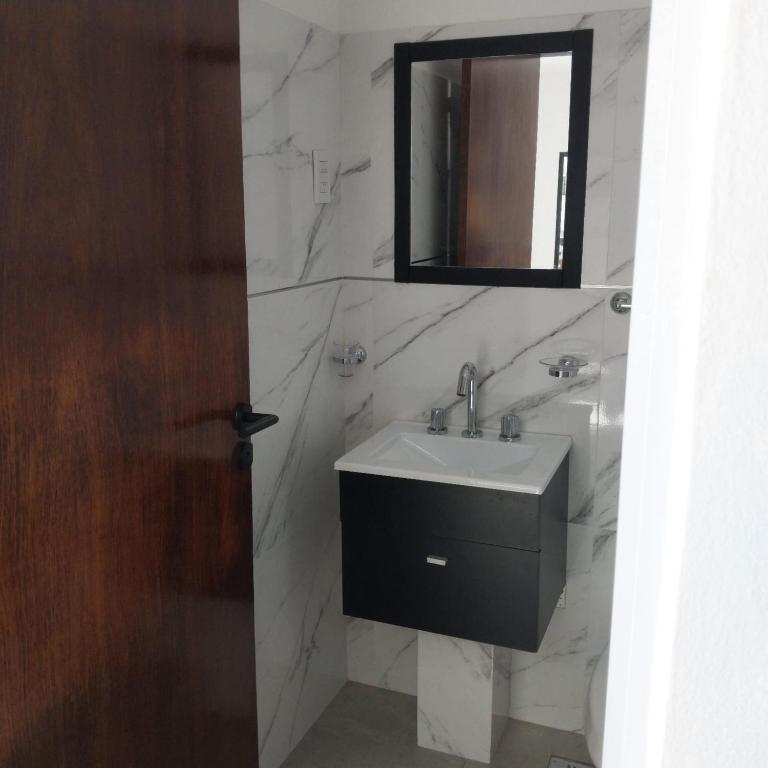 APARTPIEDRAS-Cochera-Desayuno seco - Habitación Deluxe con cama extragrande - 6