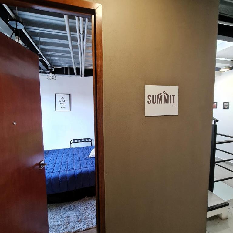 R06 ROOM at ITESM CEM Full Services, Shared-Kitchen, Fridge ,Laundry, Smart TV, Parking, Balcony - Habitación Doble Económica - 1 o 2 camas - 22