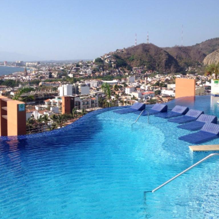 Residences by Pinnacle - Luxury 2 bed, 2 bath Romantic Zone condo - Apartamento de 2 dormitorios - 2