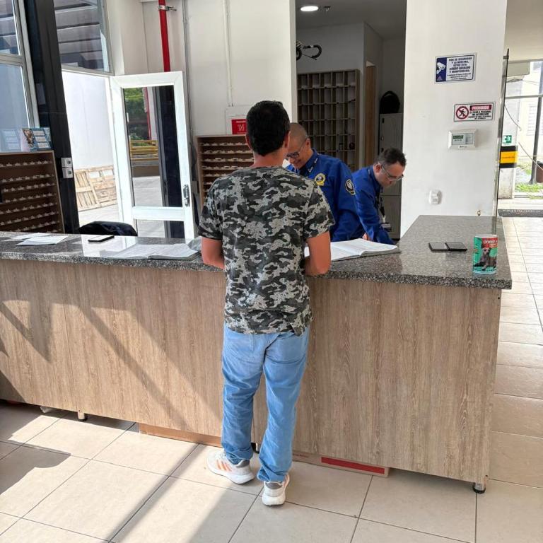 Hermoso Apartamento Entero, enseguida al terminal de transportes, cable aereo, tiendas D1 y Dollar City - Apartamento de 3 dormitorios - 2