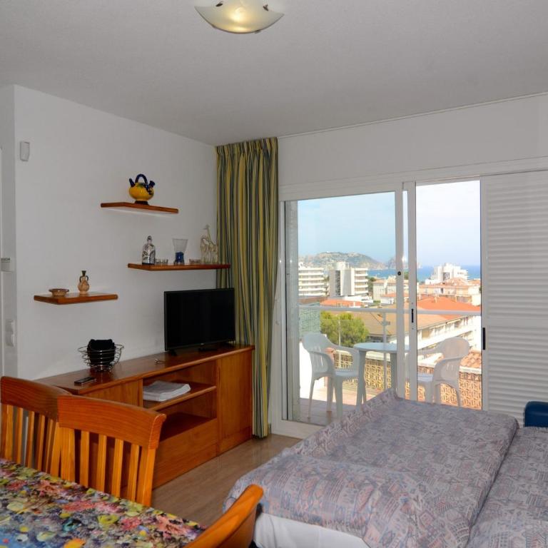Apartment in Spain near Sandy Beach - Three-Bedroom Apartment - 5