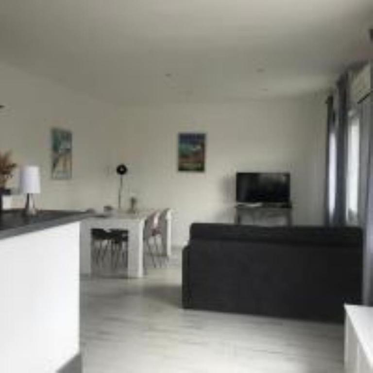 Maison Basalte - Two-Bedroom Apartment - 7