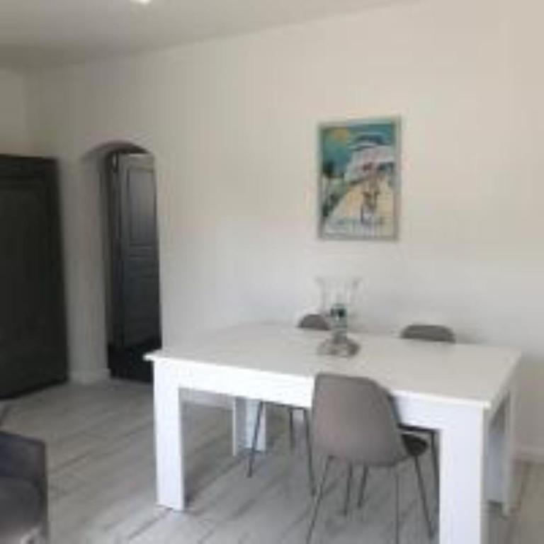 Maison Basalte - Two-Bedroom Apartment - 14
