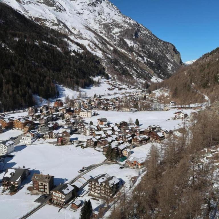 Chalet in Saas Fee near Ski Slopes - Apartment mit 4 Schlafzimmern - 35