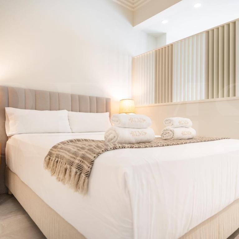 Central gem with stunning port & sea views by REMS - Apartamento de 3 dormitorios - 13