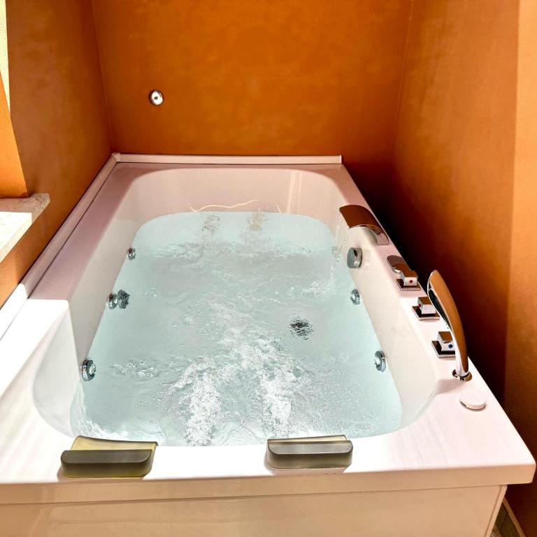 BolognaRoomscom - Villa Bottrigari - Suite Queen con Vasca Idromassaggio - 10