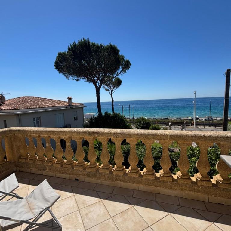 Villa Tricia Cannes - Chambre Double Supérieure avec Balcon - Vue Directe sur Mer - 13