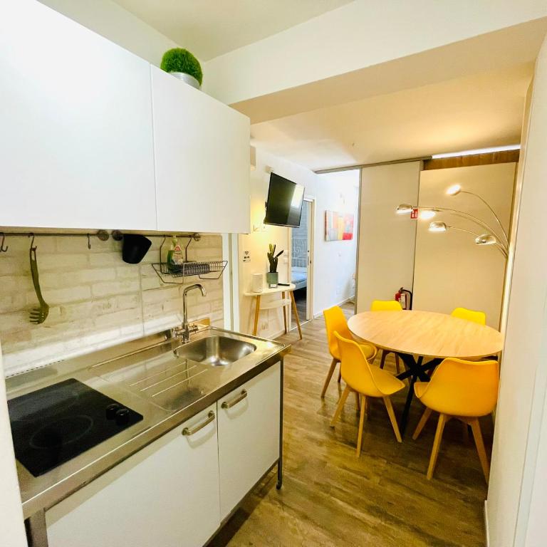 Centralissimo Bologna - Two-Bedroom Apartment - 18