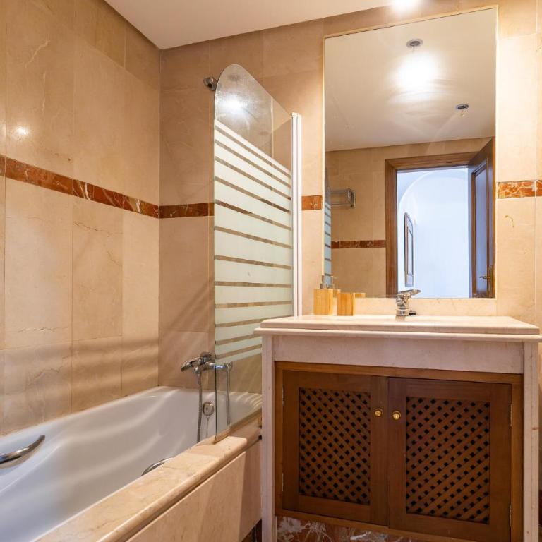 Cozy Apartment In Estepona With Wifi - Two-Bedroom Apartment - 6