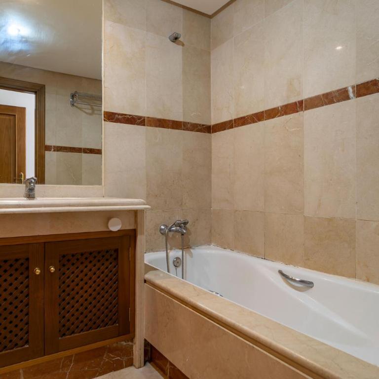 Cozy Apartment In Estepona With Wifi - Two-Bedroom Apartment - 7