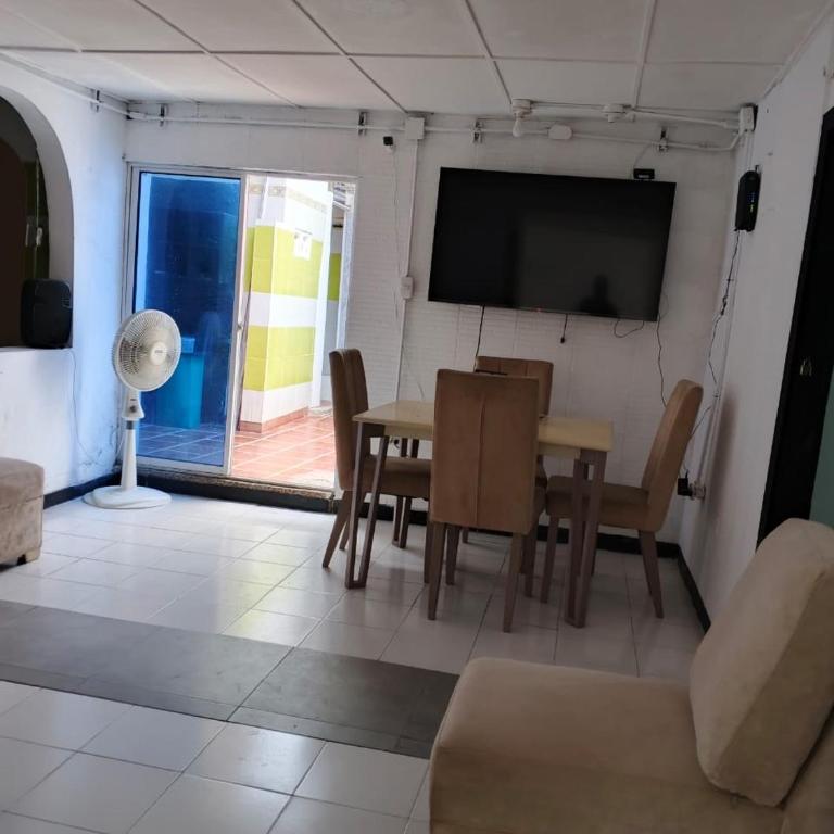 Shanty hostal - Habitación Compartida Mixta - 4 camas - 4