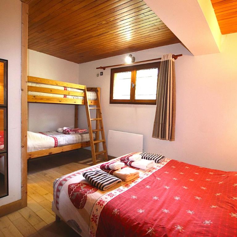 Ski-in/Ski-out Chalet, Quiet Location, and Jacuzzi - Chalet - 11